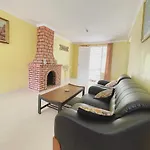 Villa Vancouver by Villa Gue Aja